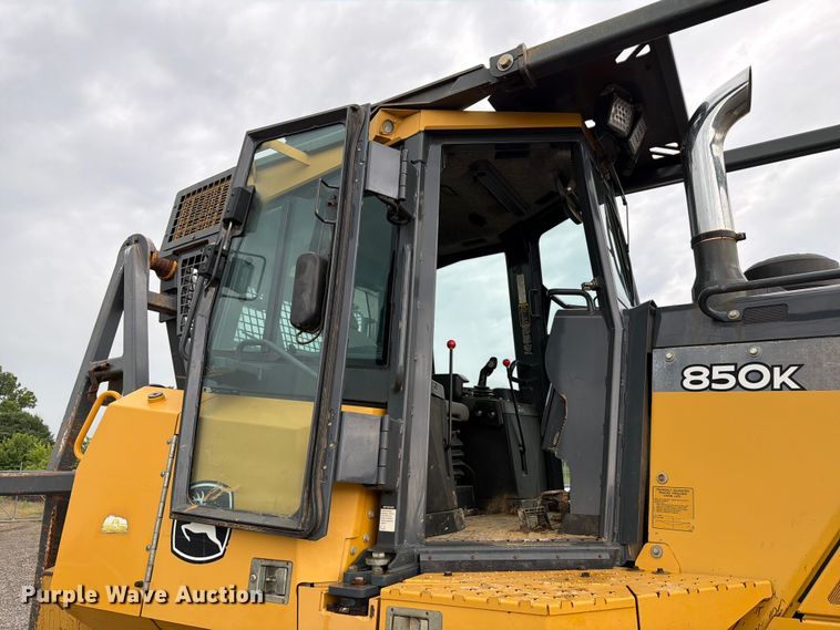 image for item FC3187 2016 John Deere 850K dozer