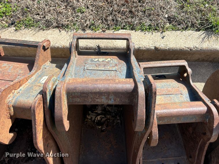 image for item FC5199 Bobcat attachments