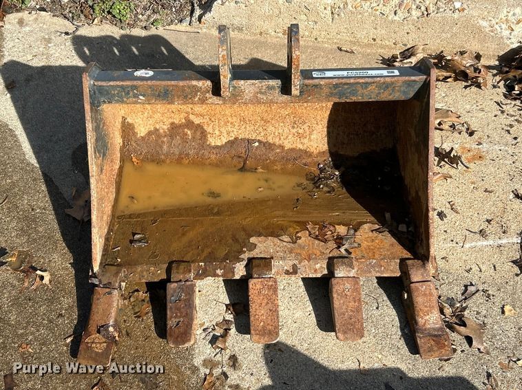 image for item FC5200 Werk-Brau Bobcat E20 bucket