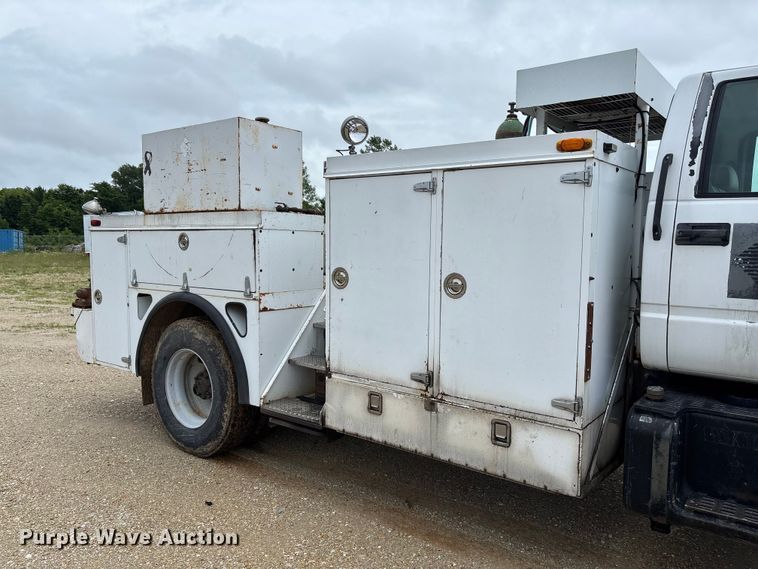 image for item FC5929 1998 GMC C7 utility / service truck