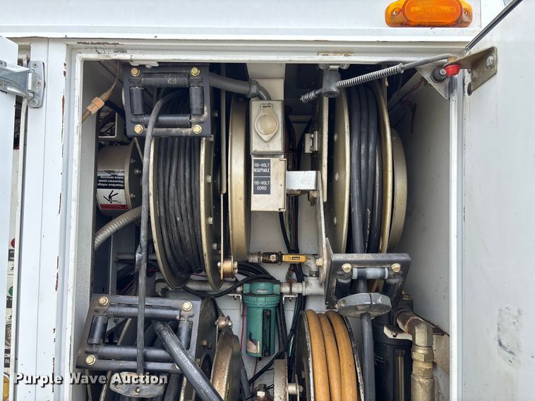 image for item FC5929 1998 GMC C7 utility / service truck