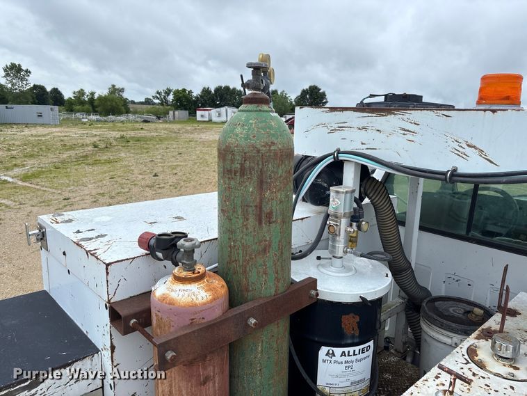 image for item FC5929 1998 GMC C7 utility / service truck