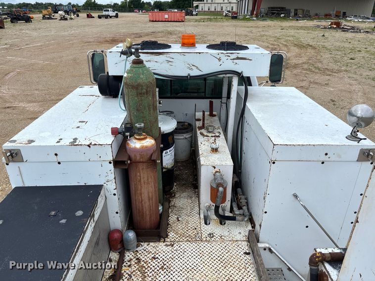 image for item FC5929 1998 GMC C7 utility / service truck