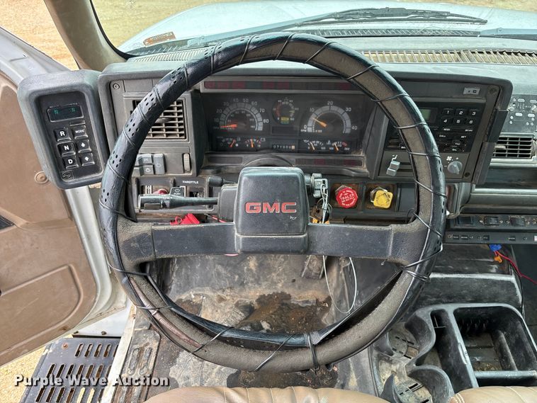 image for item FC5929 1998 GMC C7 utility / service truck