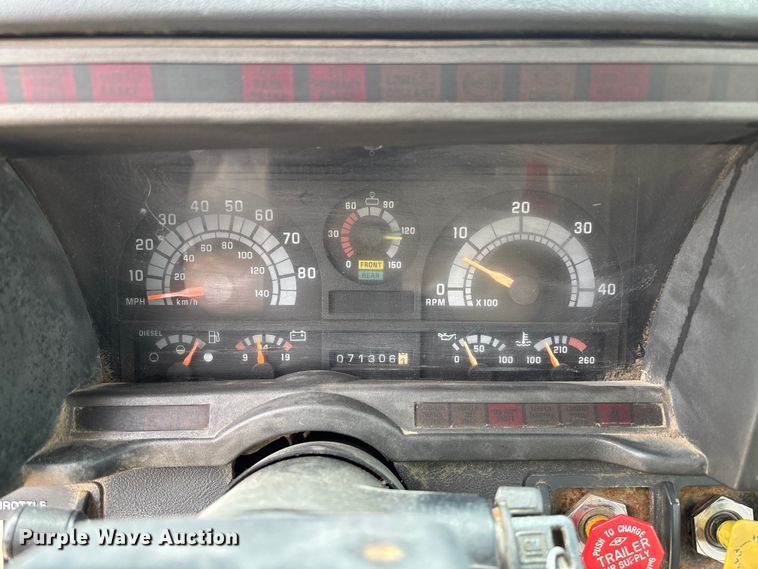 image for item FC5929 1998 GMC C7 utility / service truck