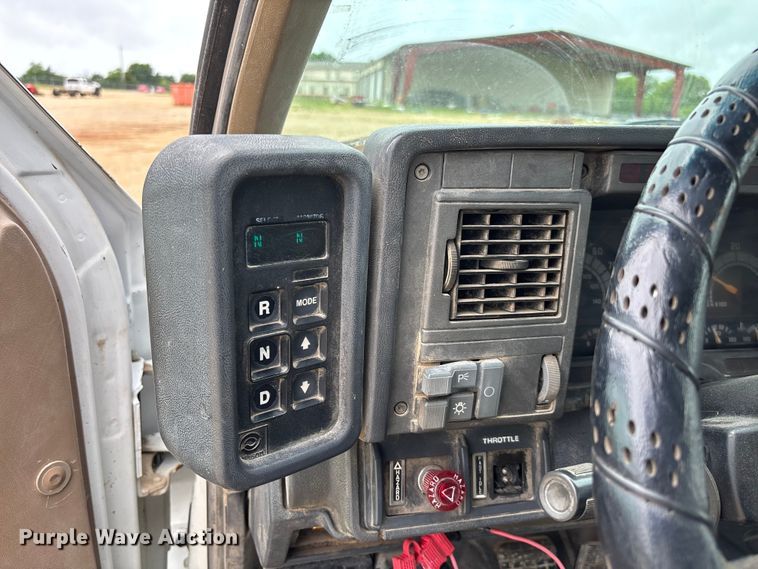 image for item FC5929 1998 GMC C7 utility / service truck