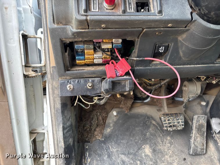 image for item FC5929 1998 GMC C7 utility / service truck