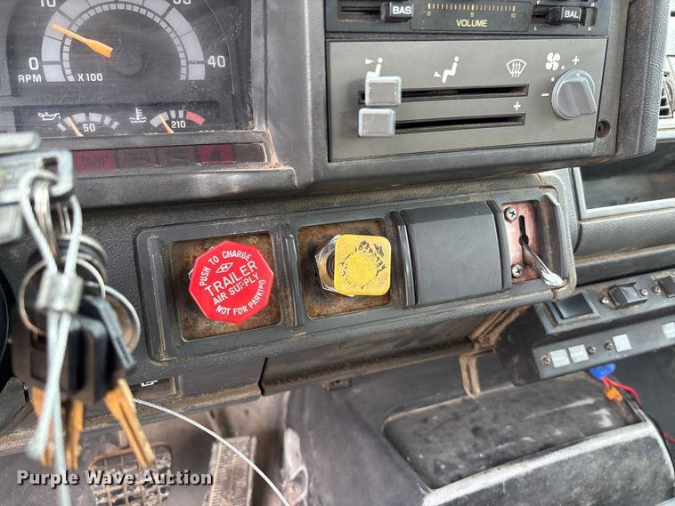image for item FC5929 1998 GMC C7 utility / service truck