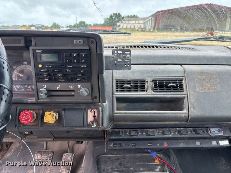 image for item FC5929 1998 GMC C7 utility / service truck