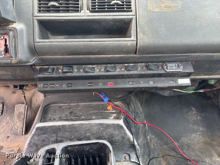 image for item FC5929 1998 GMC C7 utility / service truck