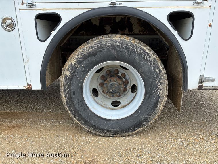 image for item FC5929 1998 GMC C7 utility / service truck