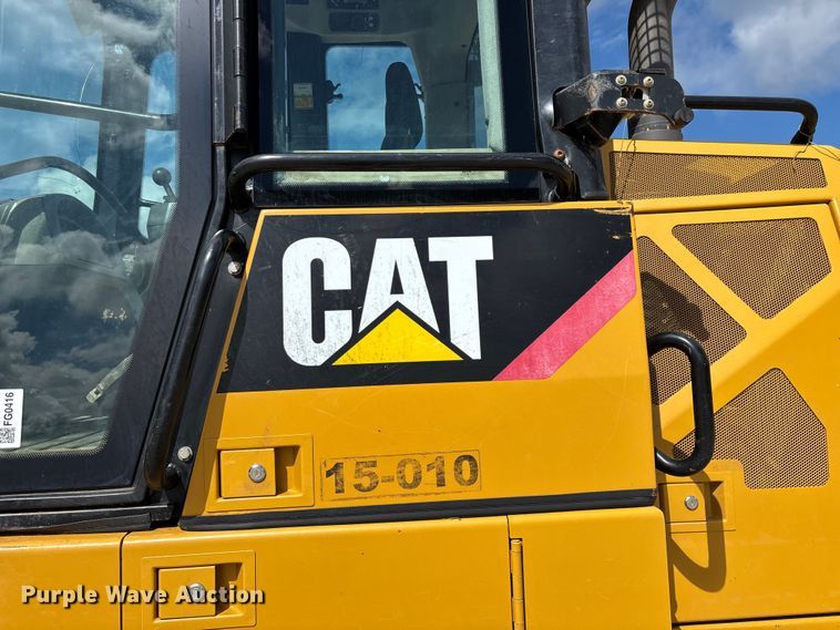 image for item FG0416 2015 Caterpillar 953D track loader