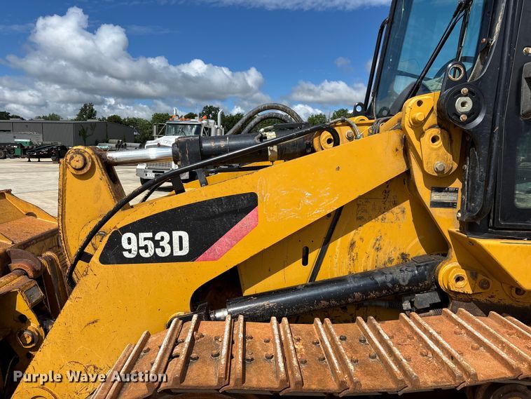image for item FG0416 2015 Caterpillar 953D track loader