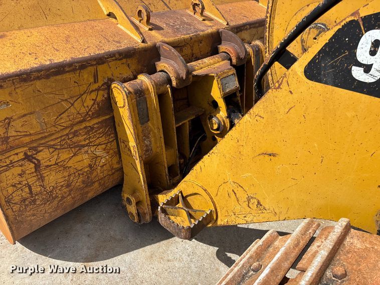 image for item FG0416 2015 Caterpillar 953D track loader