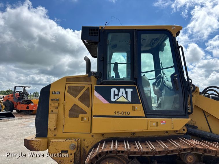 image for item FG0416 2015 Caterpillar 953D track loader