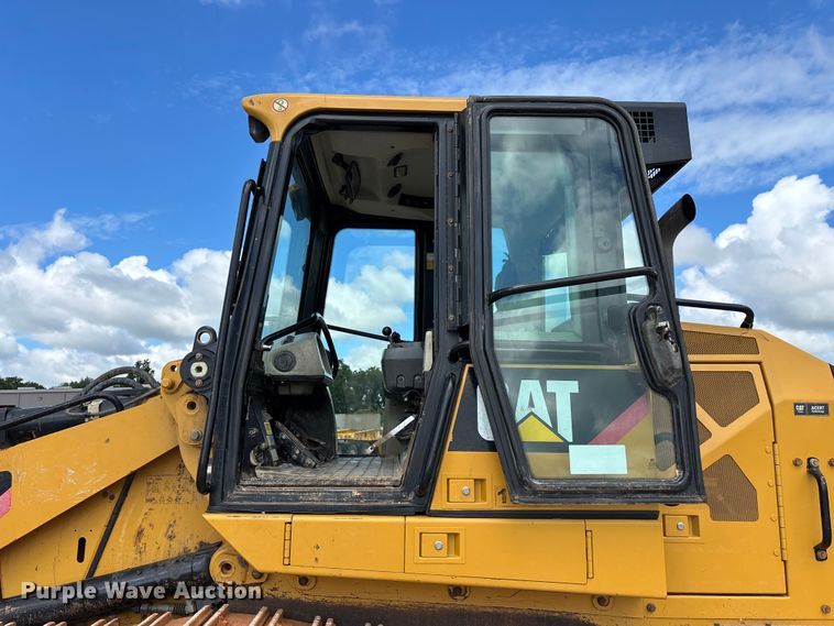 image for item FG0416 2015 Caterpillar 953D track loader