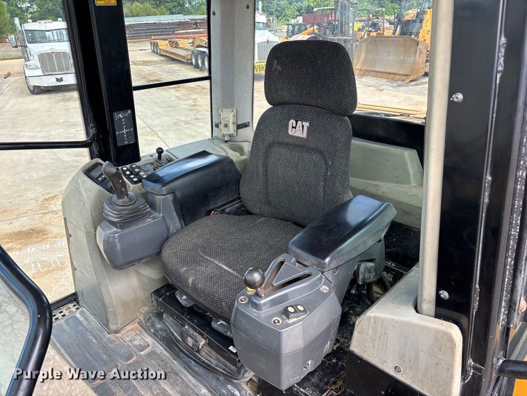 image for item FG0416 2015 Caterpillar 953D track loader