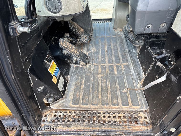 image for item FG0416 2015 Caterpillar 953D track loader