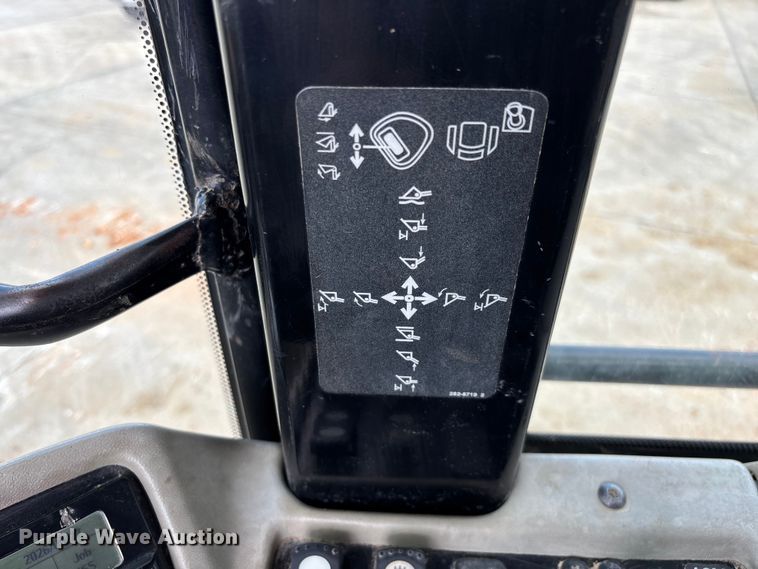 image for item FG0416 2015 Caterpillar 953D track loader