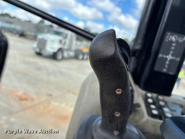 image for item FG0416 2015 Caterpillar 953D track loader