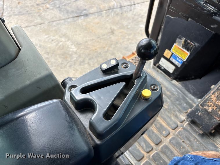 image for item FG0416 2015 Caterpillar 953D track loader