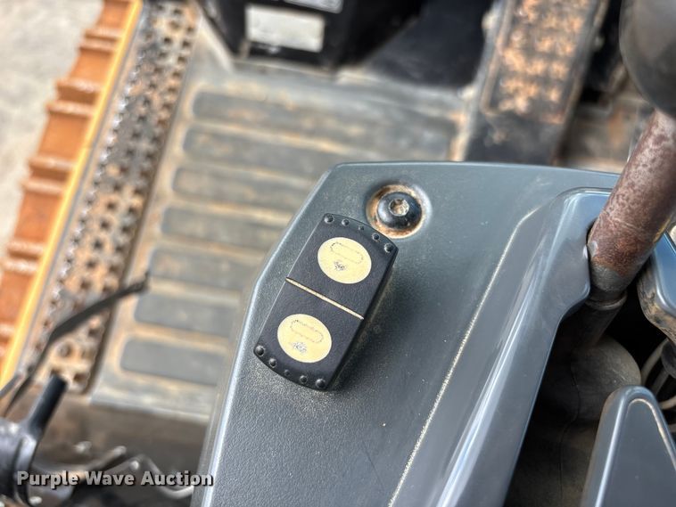 image for item FG0416 2015 Caterpillar 953D track loader