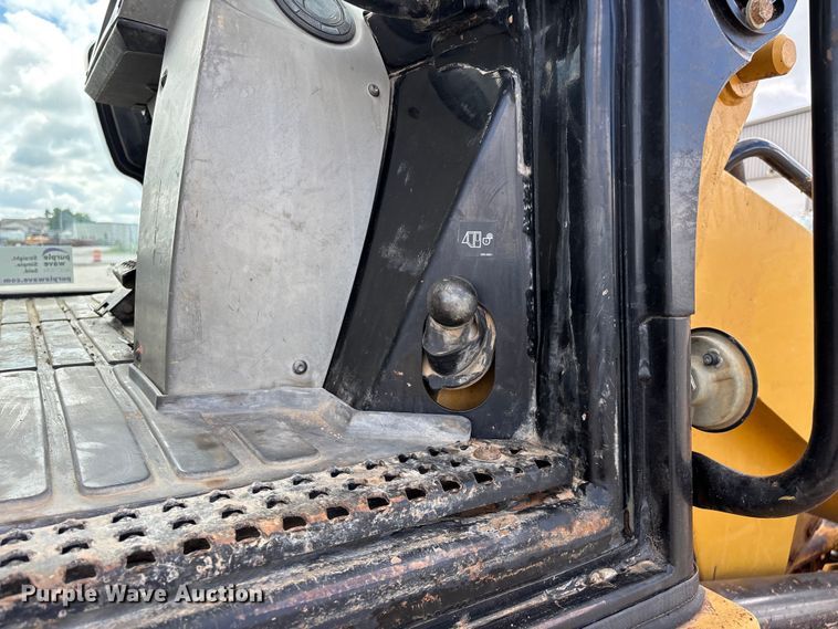 image for item FG0416 2015 Caterpillar 953D track loader