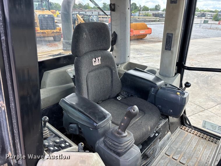 image for item FG0416 2015 Caterpillar 953D track loader