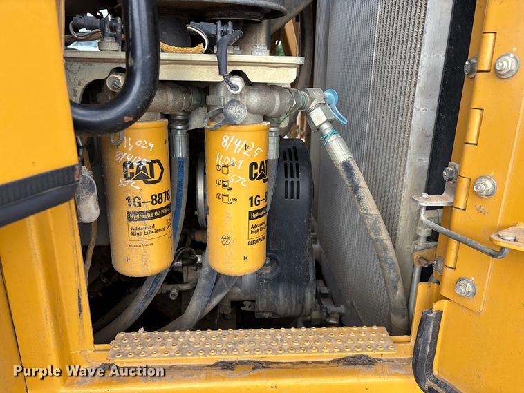 image for item FG0416 2015 Caterpillar 953D track loader