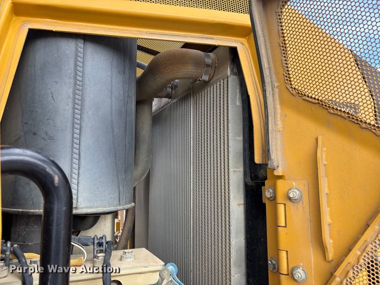 image for item FG0416 2015 Caterpillar 953D track loader