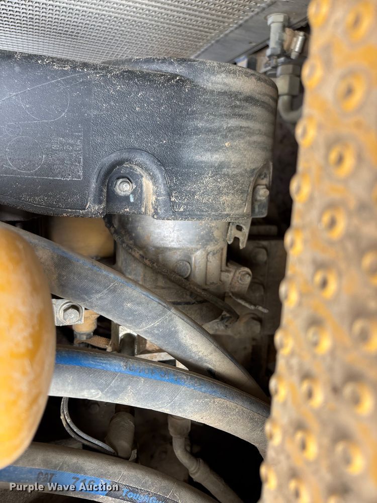 image for item FG0416 2015 Caterpillar 953D track loader