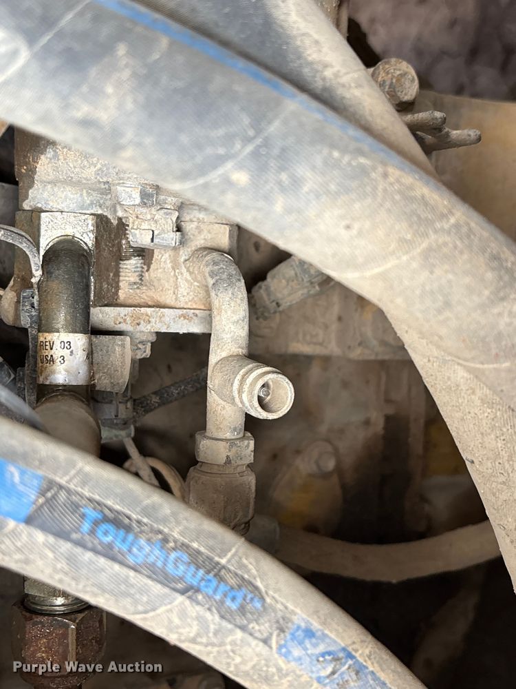 image for item FG0416 2015 Caterpillar 953D track loader