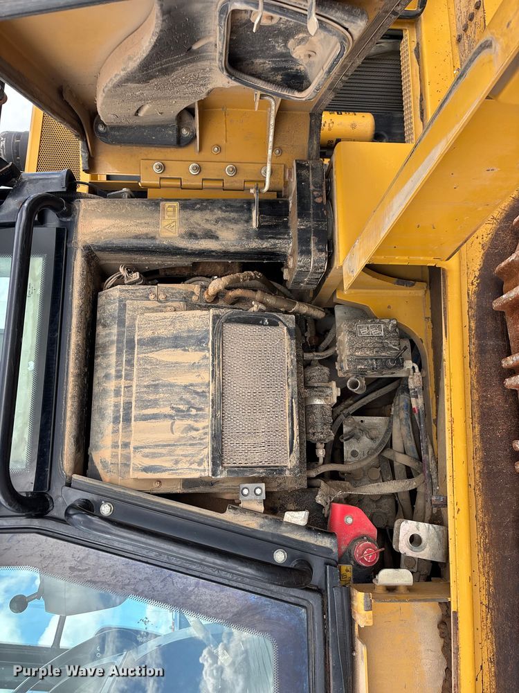 image for item FG0416 2015 Caterpillar 953D track loader
