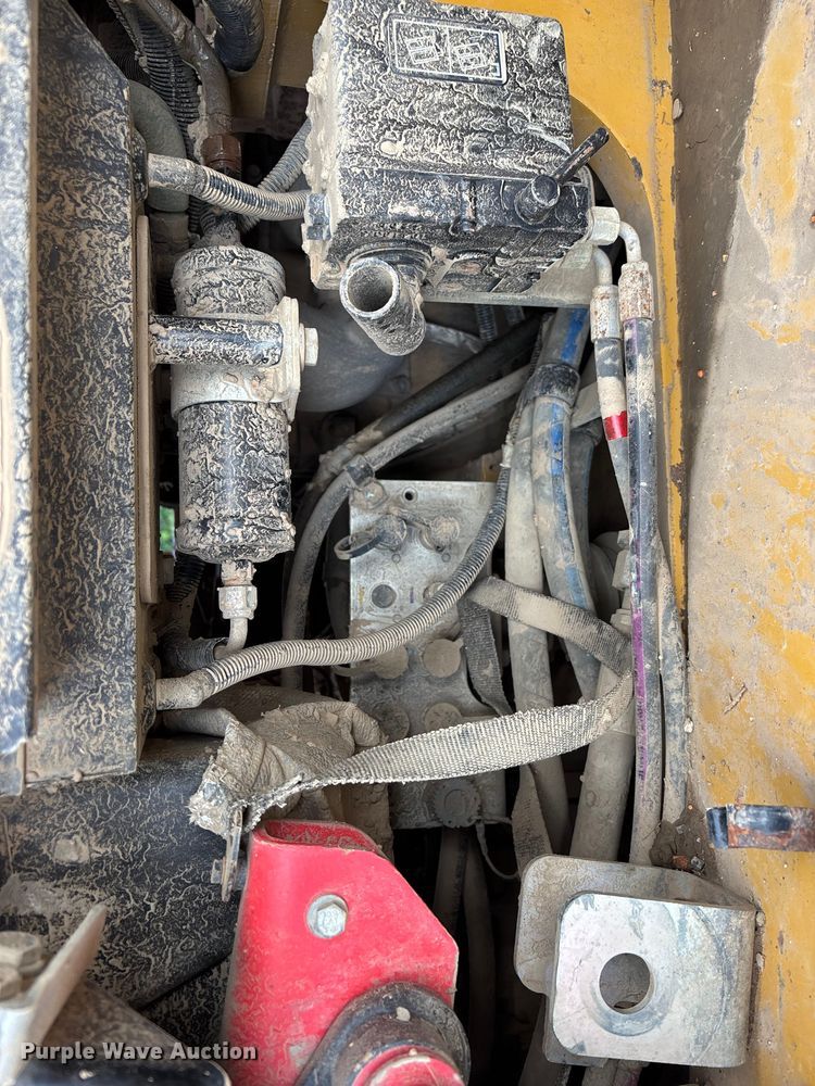 image for item FG0416 2015 Caterpillar 953D track loader