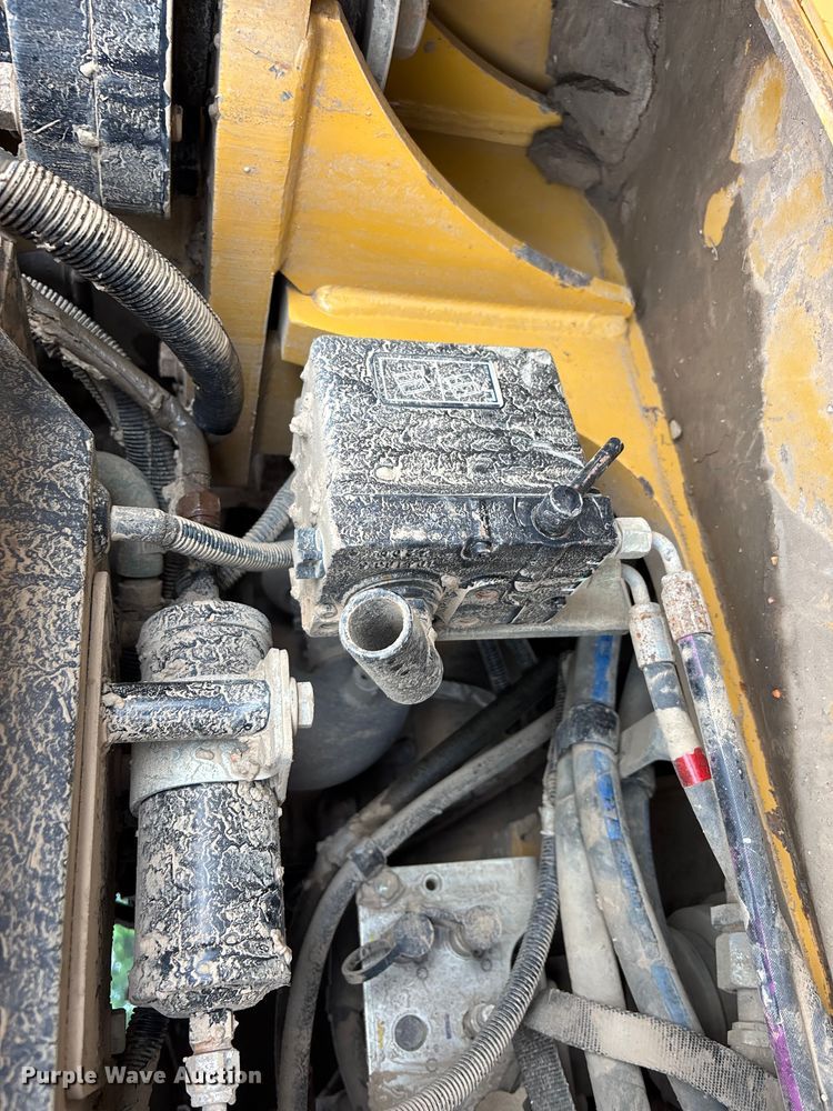 image for item FG0416 2015 Caterpillar 953D track loader