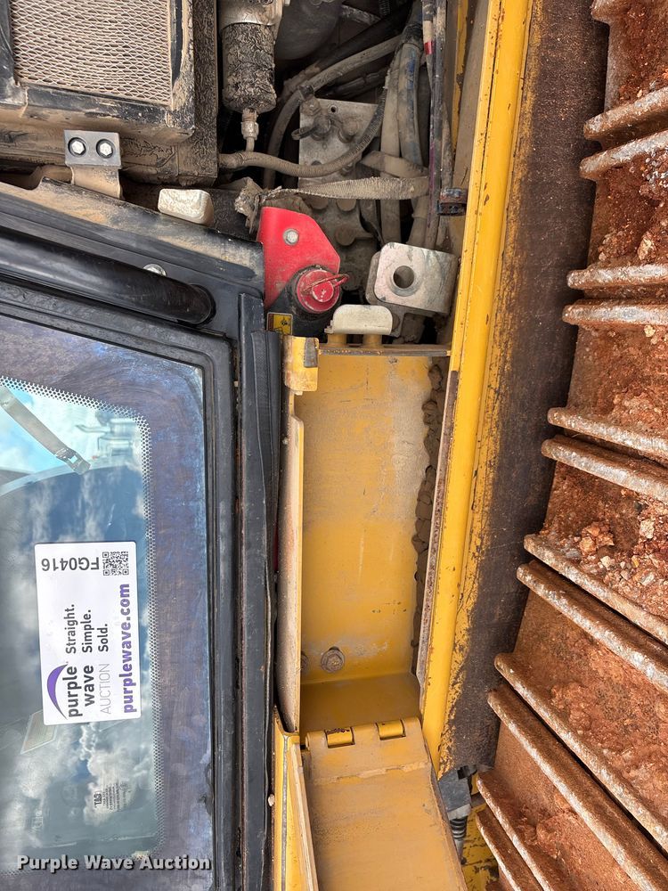 image for item FG0416 2015 Caterpillar 953D track loader