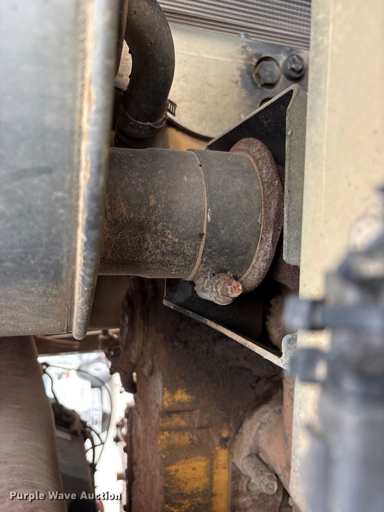 image for item FG0416 2015 Caterpillar 953D track loader