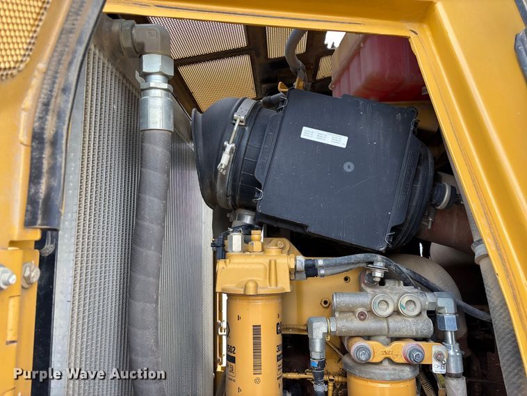 image for item FG0416 2015 Caterpillar 953D track loader