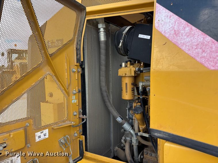 image for item FG0416 2015 Caterpillar 953D track loader