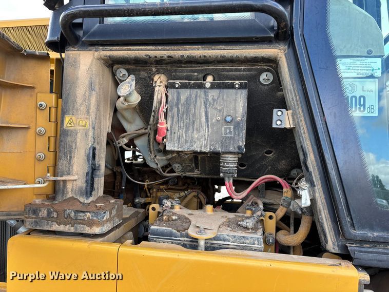 image for item FG0416 2015 Caterpillar 953D track loader