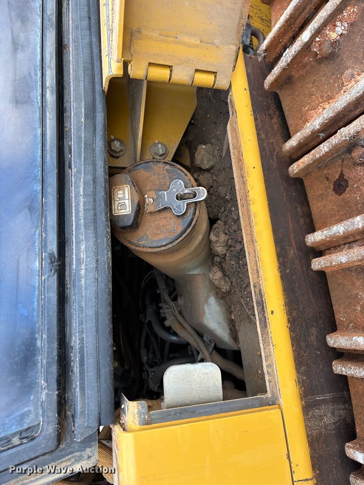 image for item FG0416 2015 Caterpillar 953D track loader