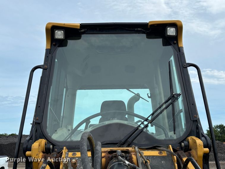 image for item FG0416 2015 Caterpillar 953D track loader