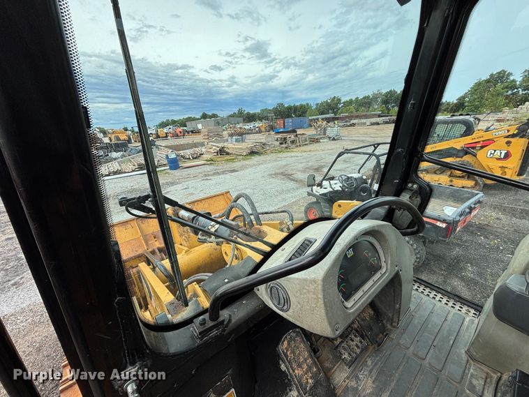 image for item FG0416 2015 Caterpillar 953D track loader