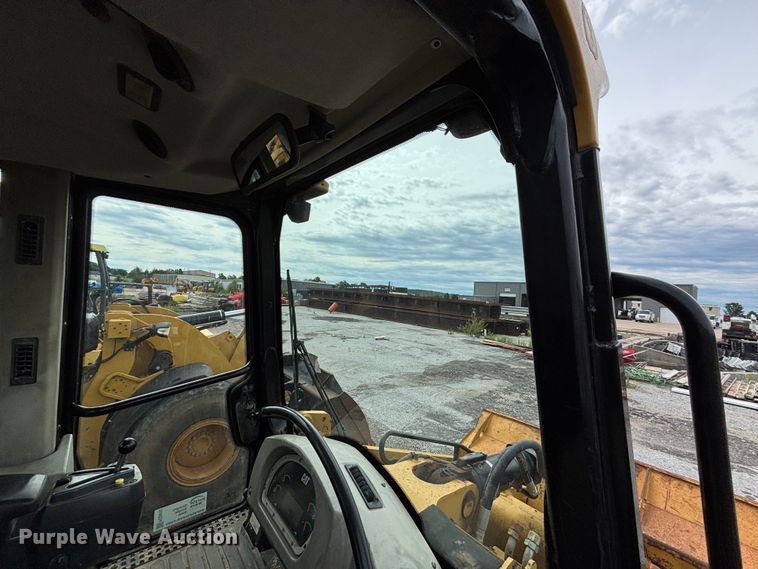 image for item FG0416 2015 Caterpillar 953D track loader
