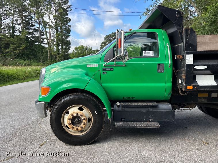 image for item FG0464 2015 Ford F650 Super Duty dump truck