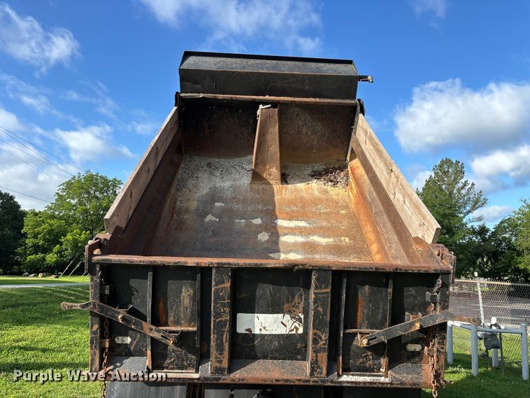 image for item FG0464 2015 Ford F650 Super Duty dump truck