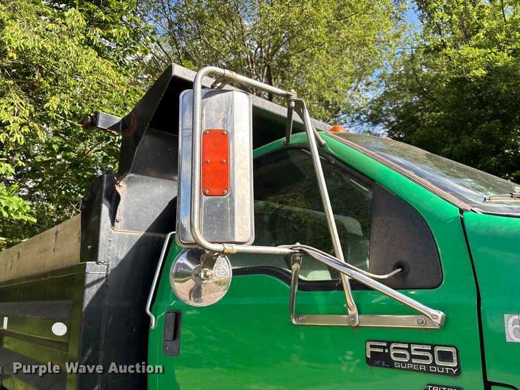 image for item FG0464 2015 Ford F650 Super Duty dump truck