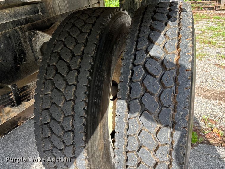 image for item FG0464 2015 Ford F650 Super Duty dump truck