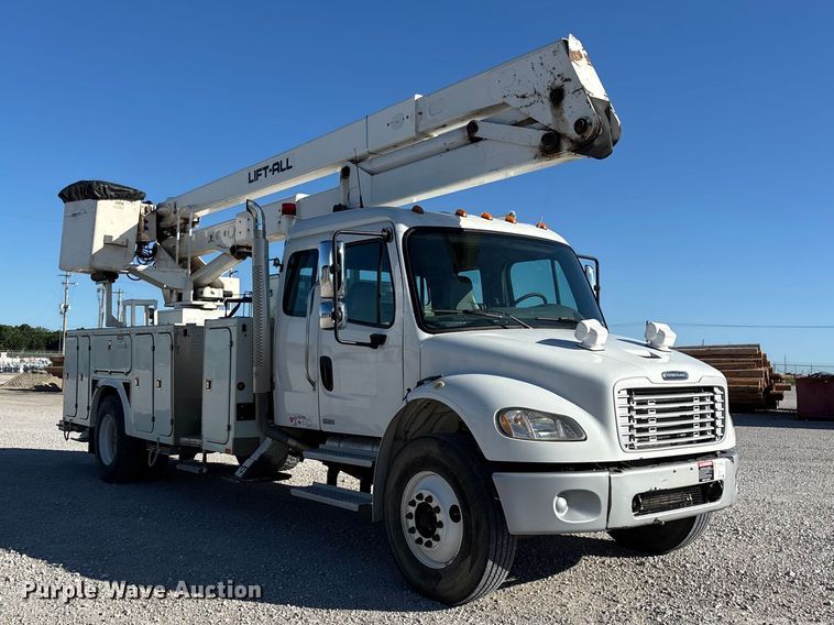 image for item FG0465 2004 Freightliner Business Class M2 bucket truck