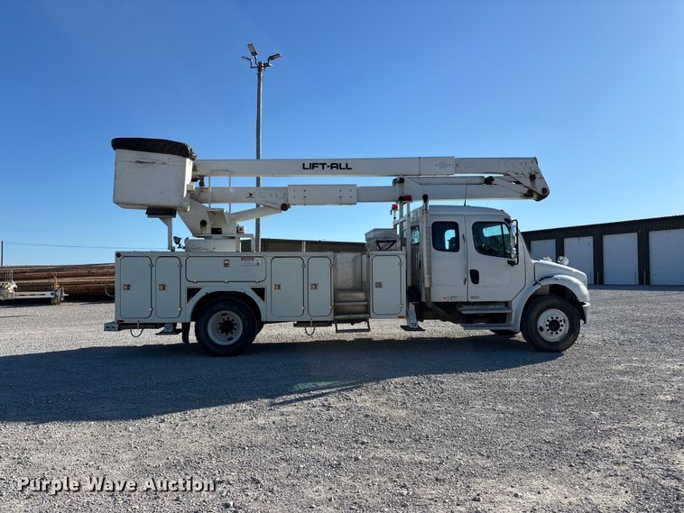 image for item FG0465 2004 Freightliner Business Class M2 bucket truck